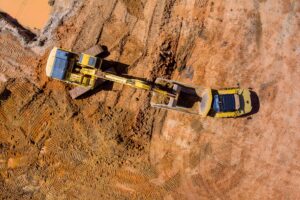 antennas on openpit mining machinery